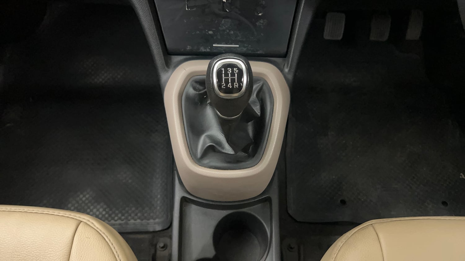 Used 2015 Hyundai Xcent S 1.2 (O) Petrol Manual interior GEAR  KNOB VIEW
