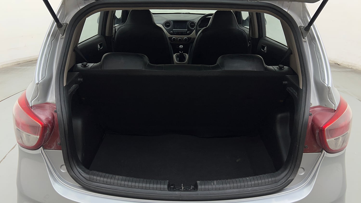 Used 2019 Hyundai Grand i10 Sportz 1.2 Kappa VTVT Petrol Manual interior DICKY INSIDE VIEW