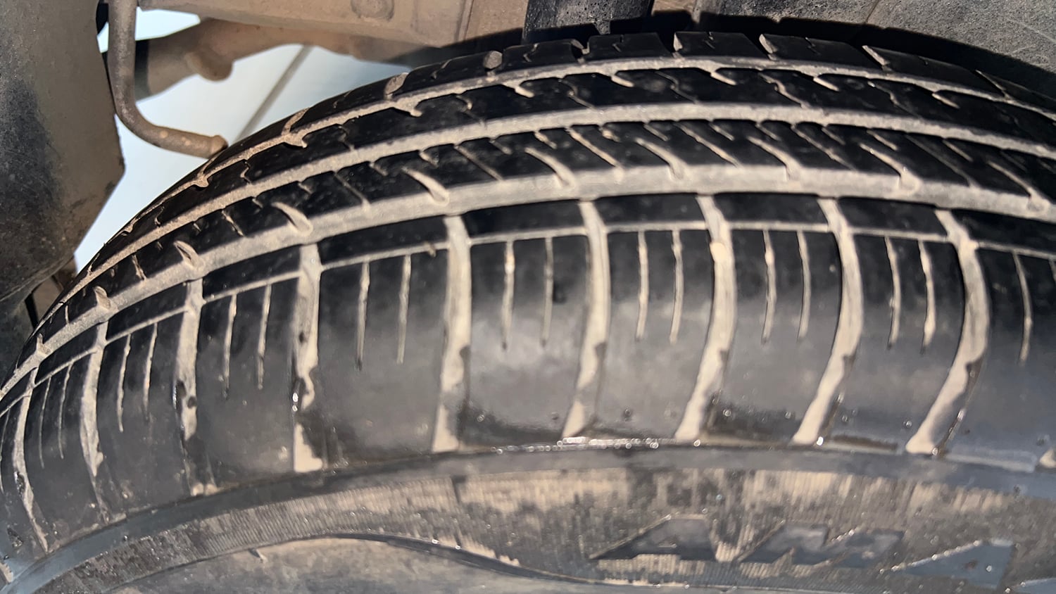 Used 2015 Maruti Suzuki Swift VXi Petrol Manual tyres RIGHT REAR TYRE TREAD VIEW