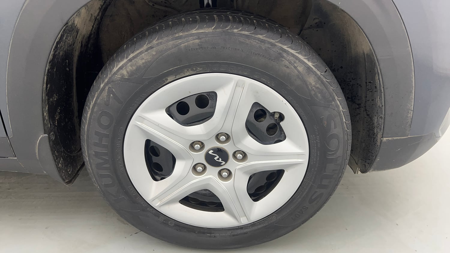 Used 2023 Kia Seltos HTK 1.5 Petrol Manual tyres RIGHT FRONT TYRE RIM VIEW