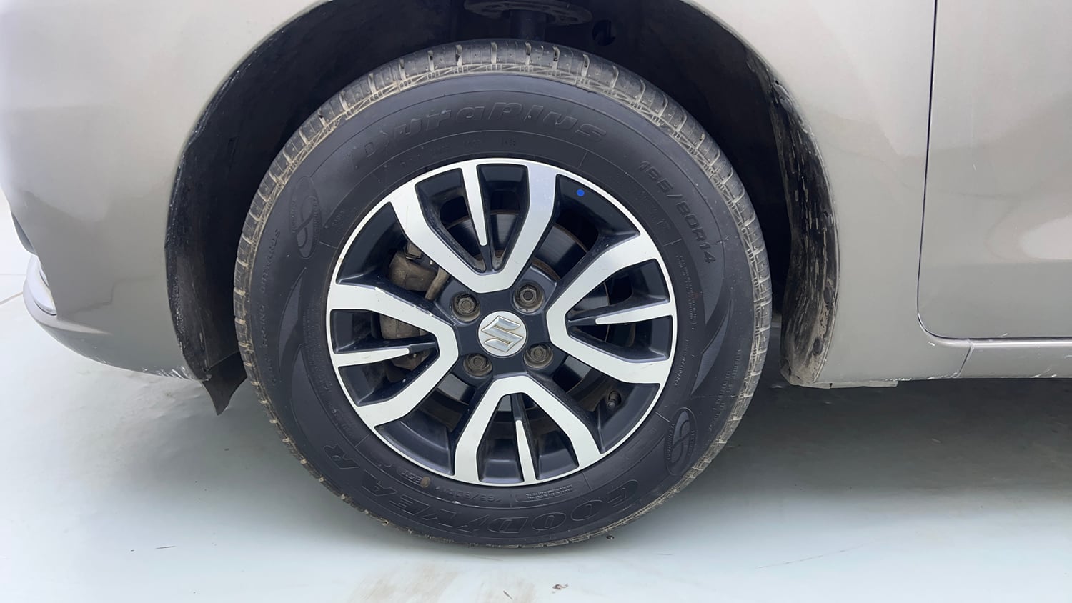 Used 2020 Maruti Suzuki Dzire VXi AGS Petrol Automatic tyres LEFT FRONT TYRE RIM VIEW
