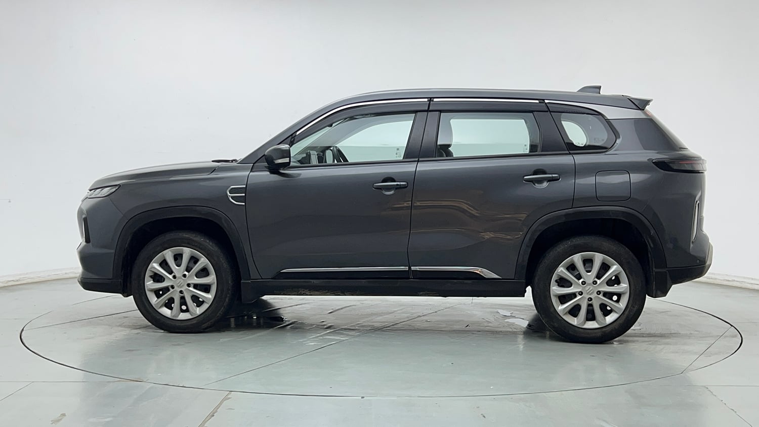 Used 2023 Maruti Suzuki Grand Vitara Delta Smart Hybrid Petrol Manual exterior LEFT SIDE VIEW