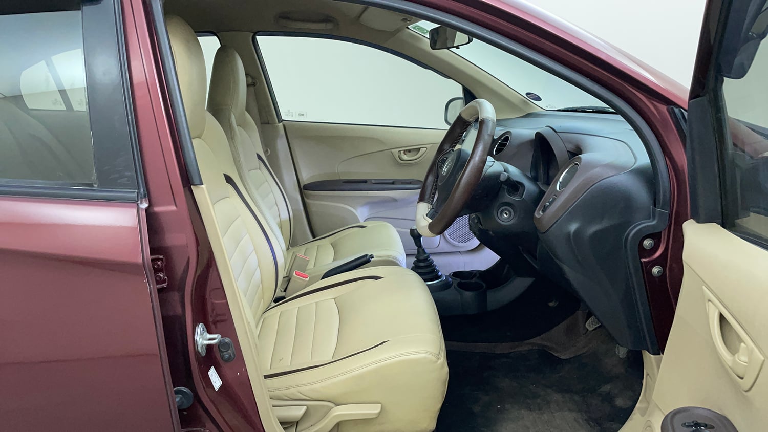 Used 2013 Honda Amaze 1.5 S i-DTEC Diesel Manual interior RIGHT SIDE FRONT DOOR CABIN VIEW