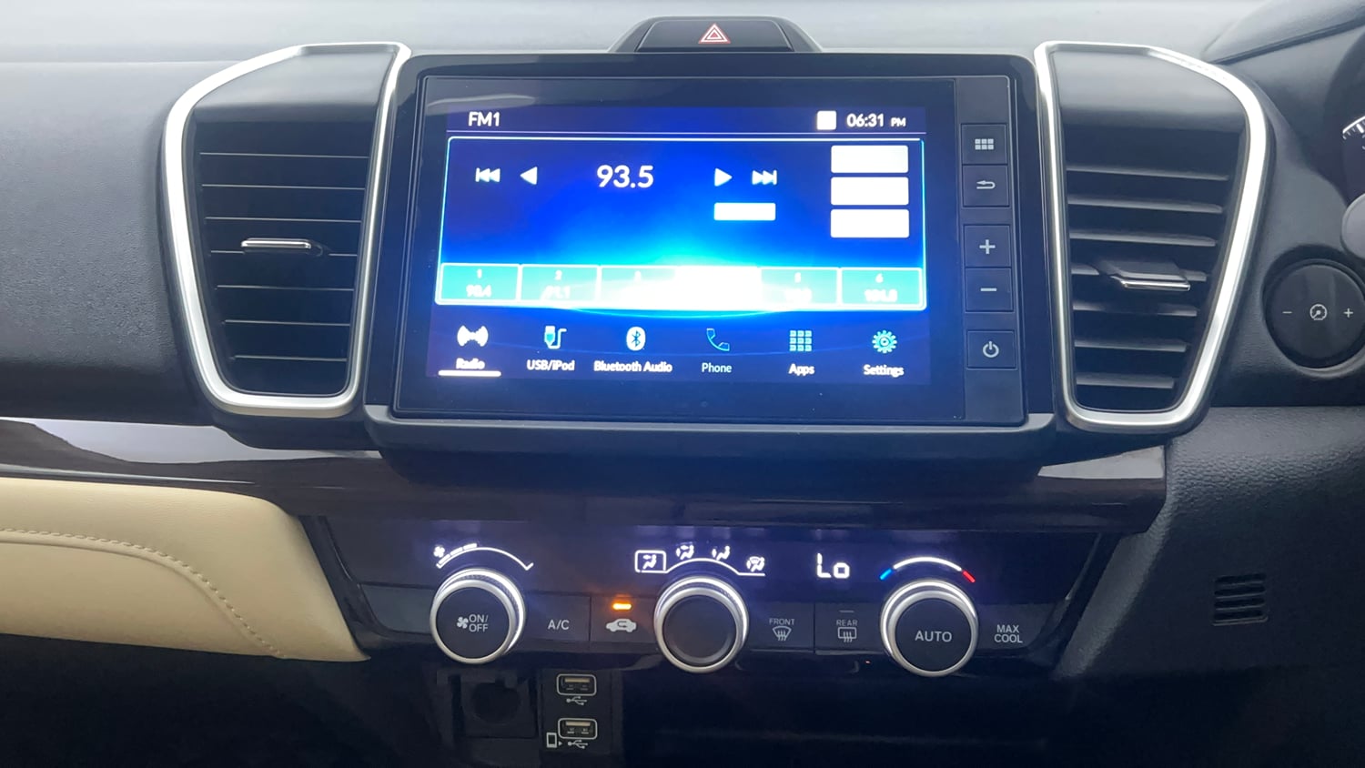 Used 2023 Honda City ZX Petrol CVT Petrol Automatic interior MUSIC SYSTEM & AC CONTROL VIEW