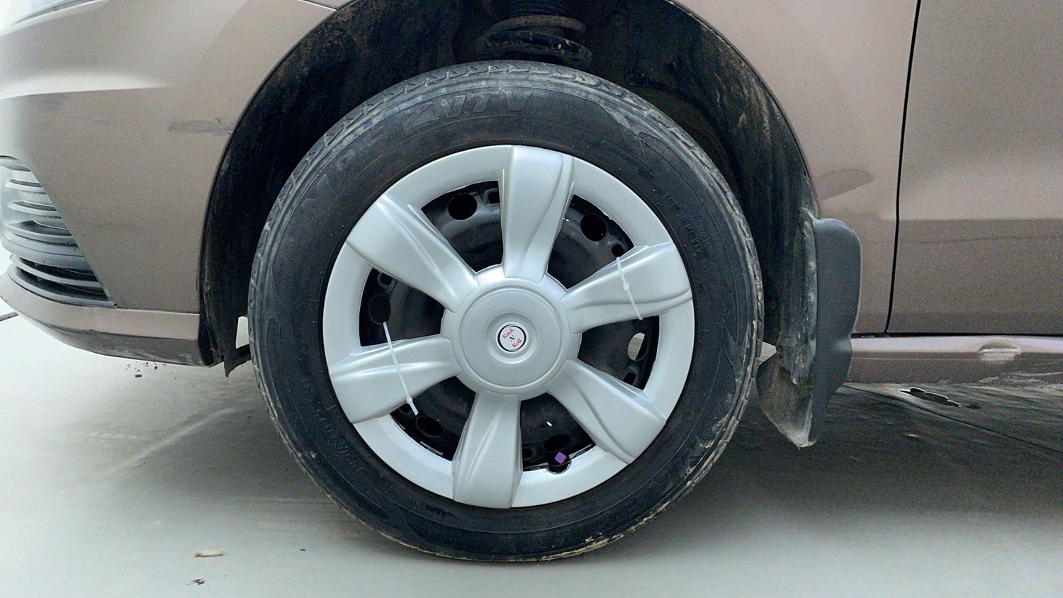 Used 2019 Volkswagen Ameo Comfortline 1.0L (P) Petrol Manual tyres LEFT FRONT TYRE RIM VIEW