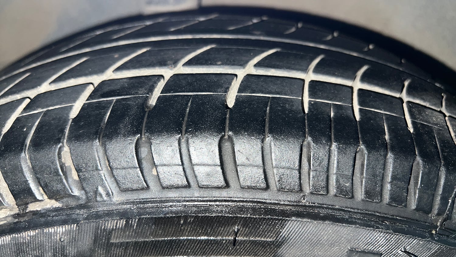 Used 2013 Nissan Sunny XL Petrol Manual tyres RIGHT REAR TYRE TREAD VIEW