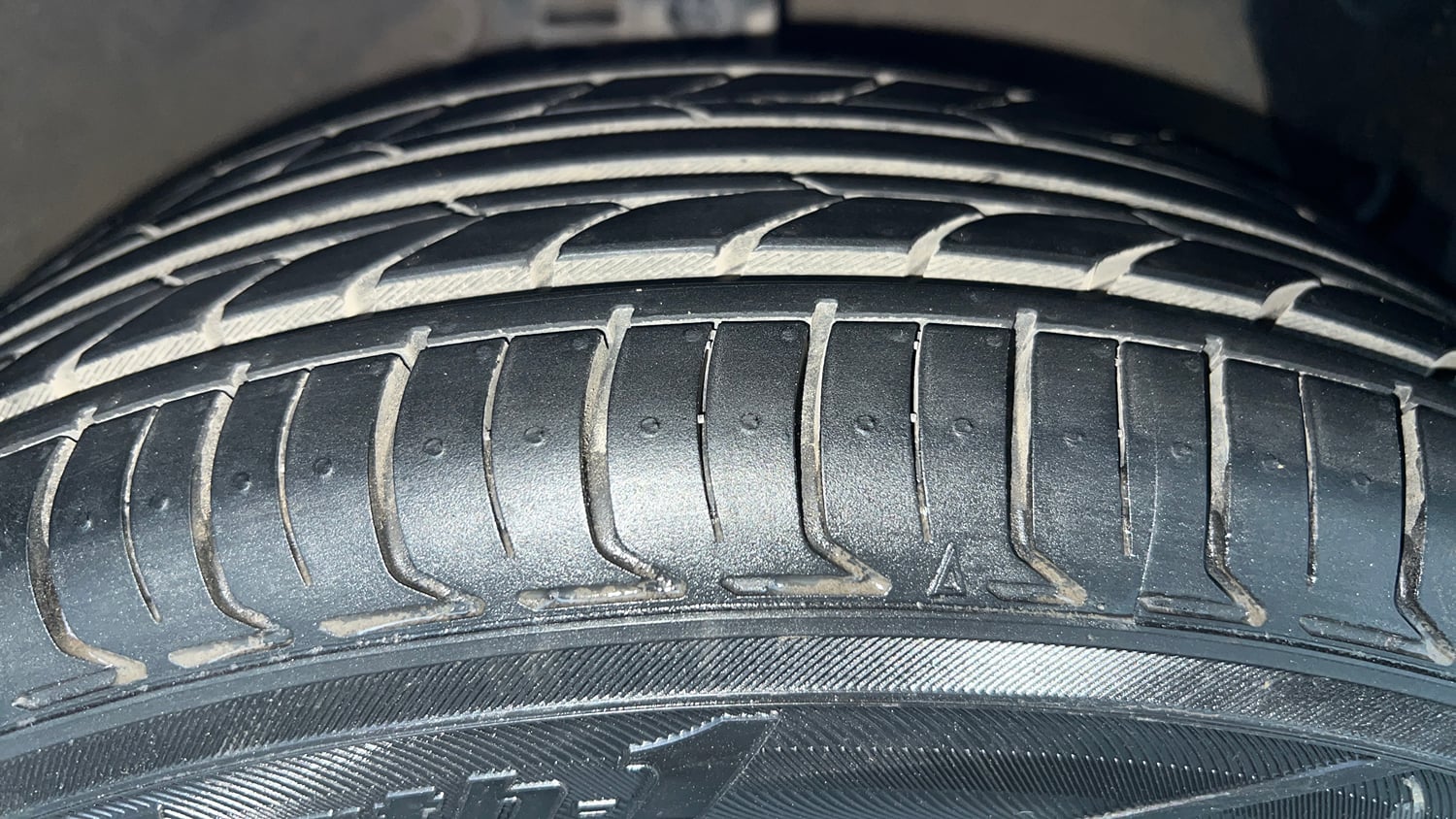 Used 2019 Hyundai Grand i10 Sportz 1.2 Kappa VTVT Petrol Manual tyres RIGHT FRONT TYRE TREAD VIEW