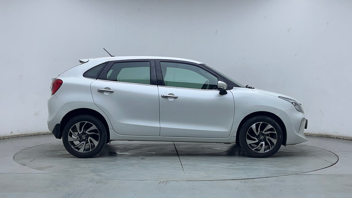 Used 2020 Toyota Glanza V CVT Petrol Automatic exterior RIGHT SIDE VIEW
