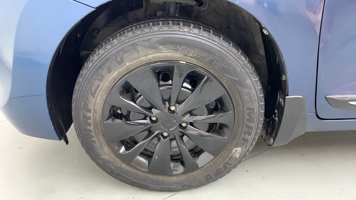 Used 2018 Maruti Suzuki Baleno Delta 1.2 Petrol Manual tyres LEFT FRONT TYRE RIM VIEW