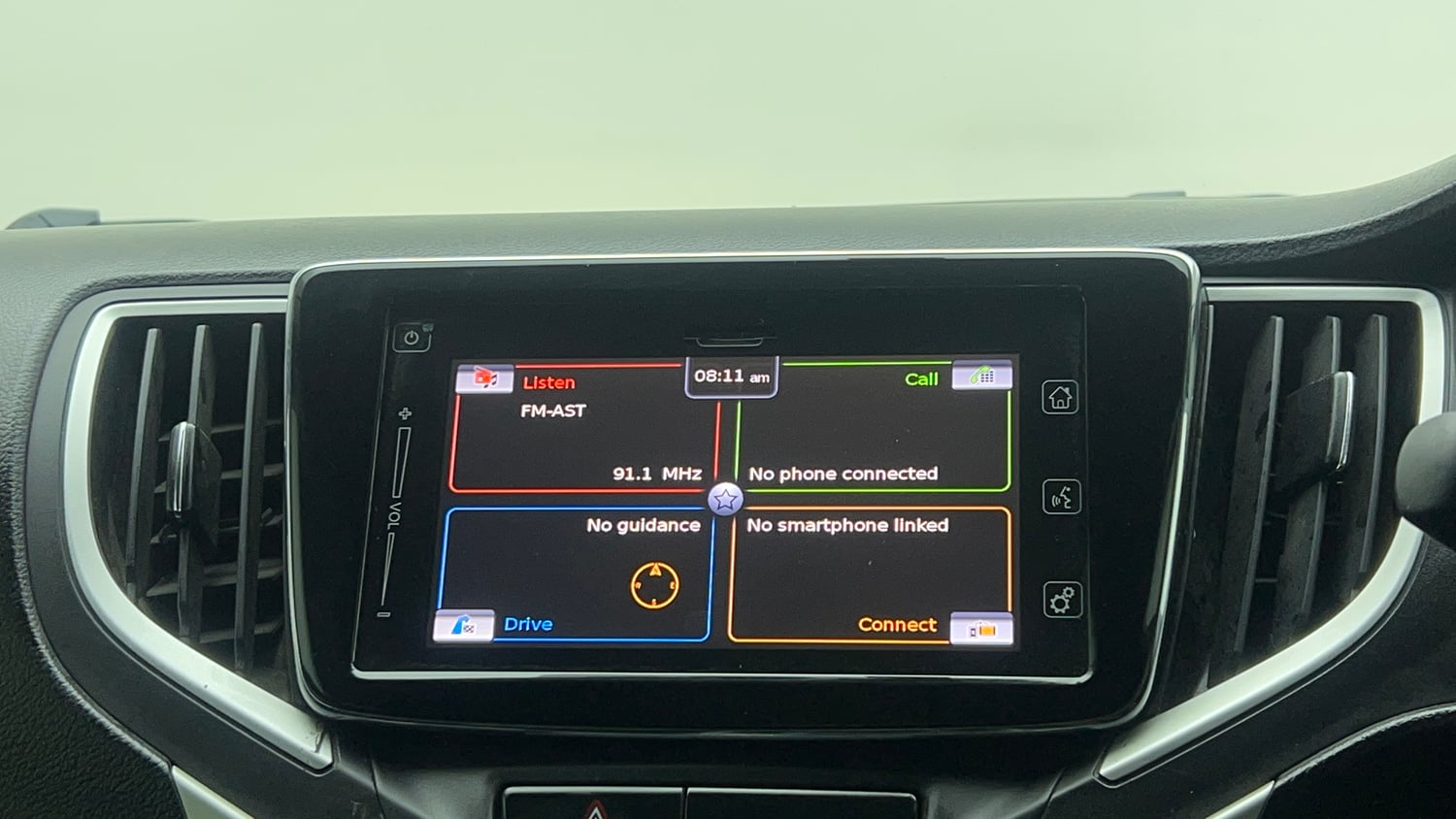Used 2017 Maruti Suzuki Baleno Alpha 1.2 Petrol Manual top_features Touch screen infotainment system