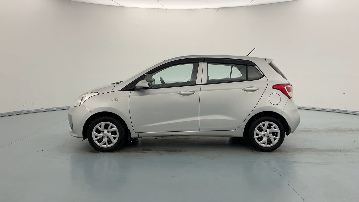 Used 2019 Hyundai Grand i10 Magna 1.2 Kappa VTVT Petrol Manual exterior LEFT SIDE VIEW
