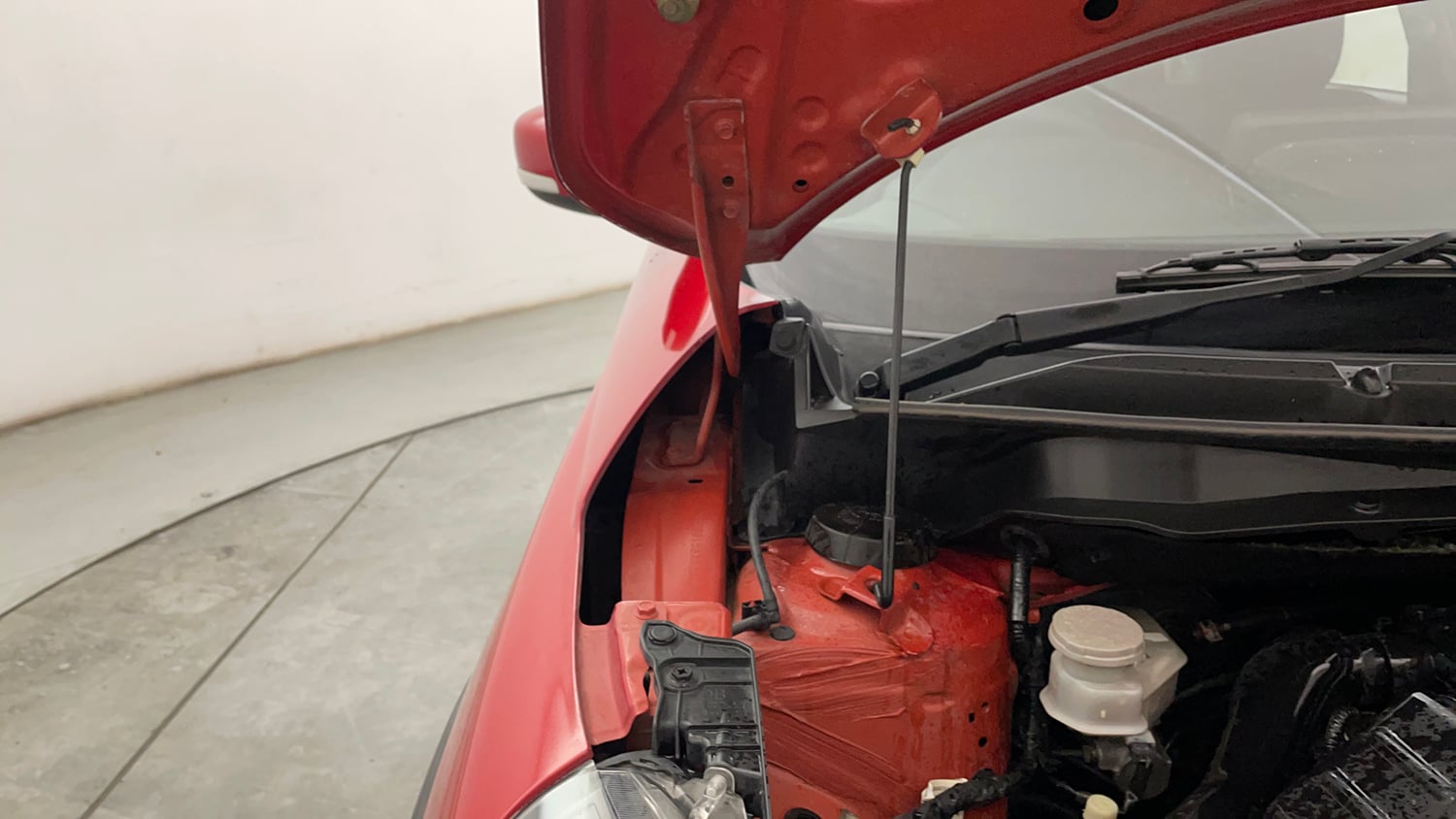 Used 2024 Maruti Suzuki Swift VXi (O) AMT Petrol Automatic engine ENGINE RIGHT SIDE HINGE & APRON VIEW