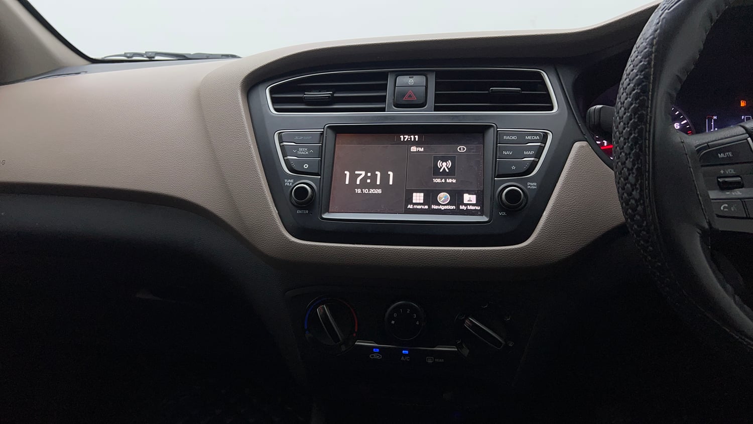 Used 2020 Hyundai Elite i20 Sportz Plus 1.2 Petrol Manual top_features Integrated (in-dash) music system