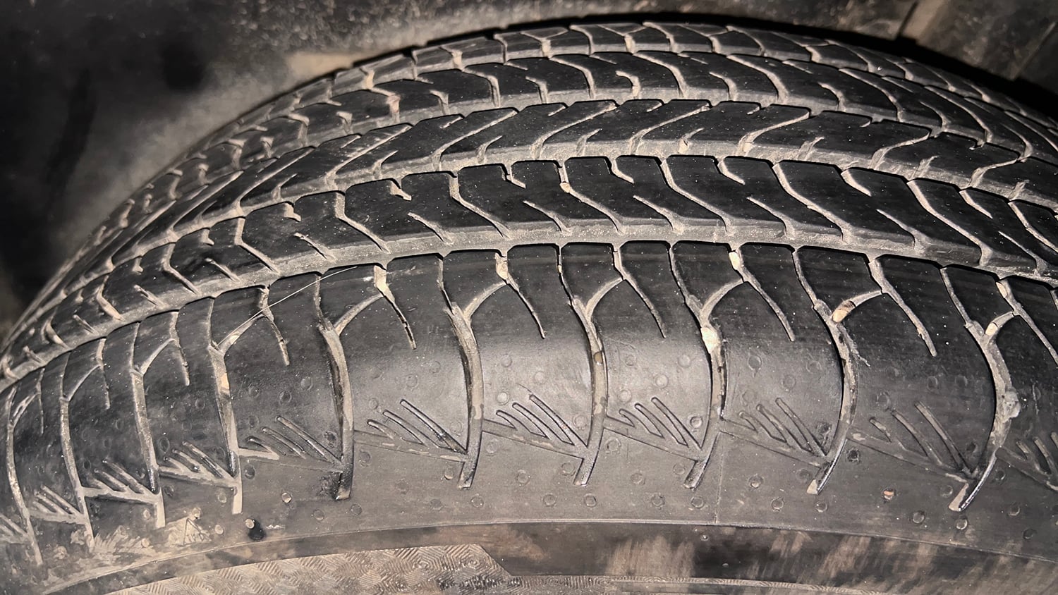 Used 2023 Maruti Suzuki Grand Vitara Delta Smart Hybrid Petrol Manual tyres LEFT REAR TYRE TREAD VIEW