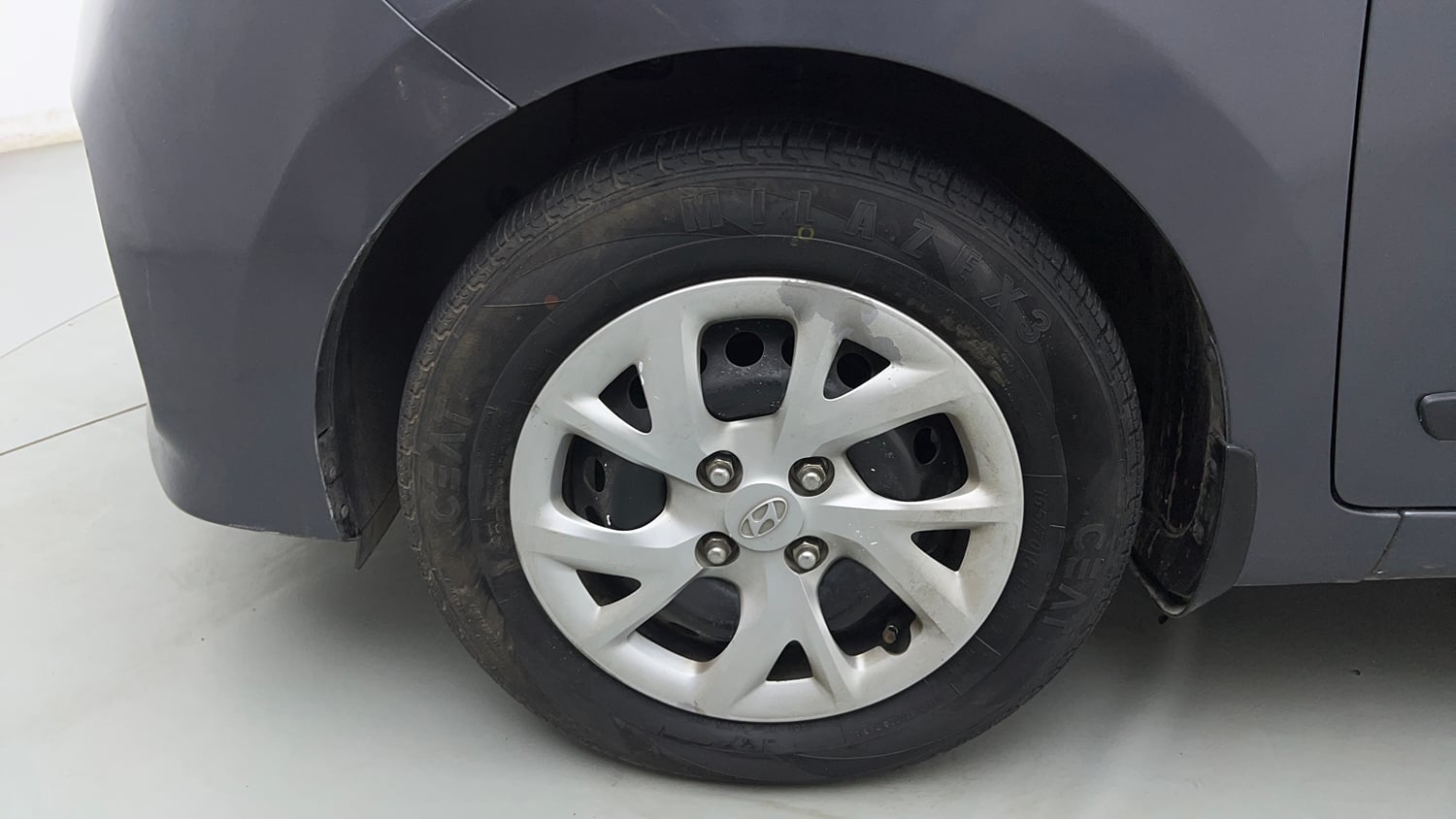 Used 2017 Hyundai Grand i10 Magna 1.2 Kappa VTVT Petrol Manual tyres LEFT FRONT TYRE RIM VIEW