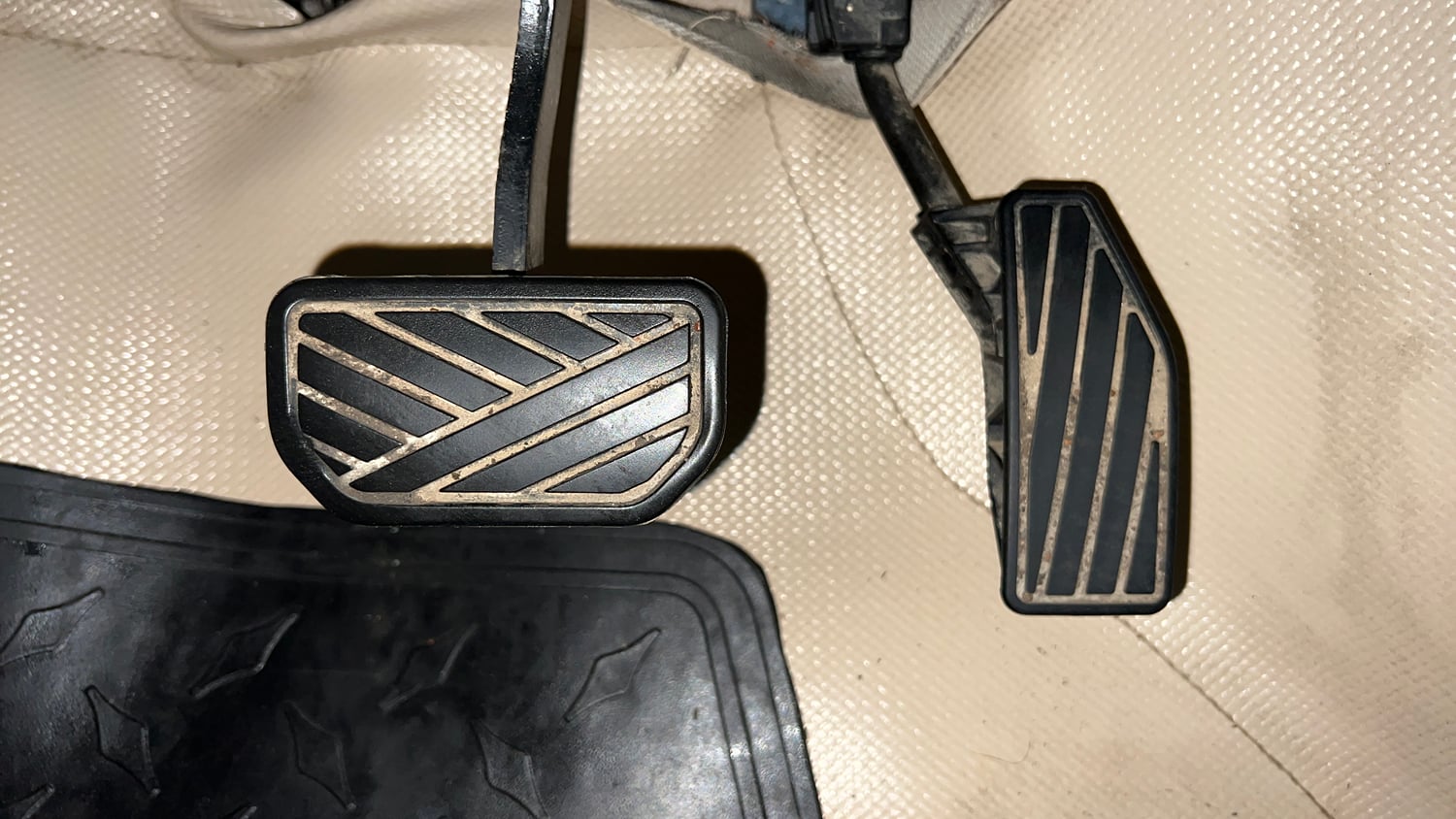 Used 2018 Maruti Suzuki Dzire VXi AMT Petrol Automatic interior PEDALS VIEW