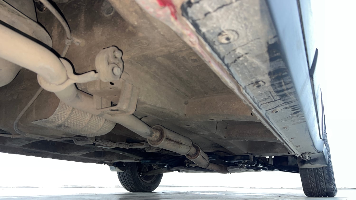 Used 2016 Mahindra KUV100 K6+ 6 STR Petrol Manual extra REAR RIGHT UNDERBODY VIEW