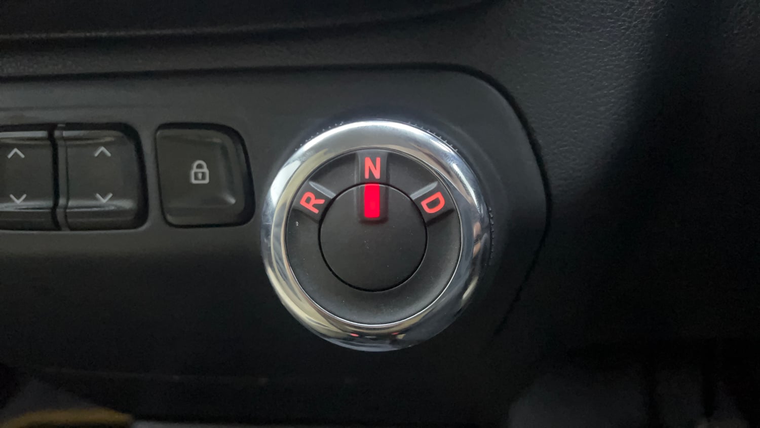 Used 2017 Renault Kwid 1.0 RXT AMT Petrol Automatic interior GEAR  KNOB VIEW