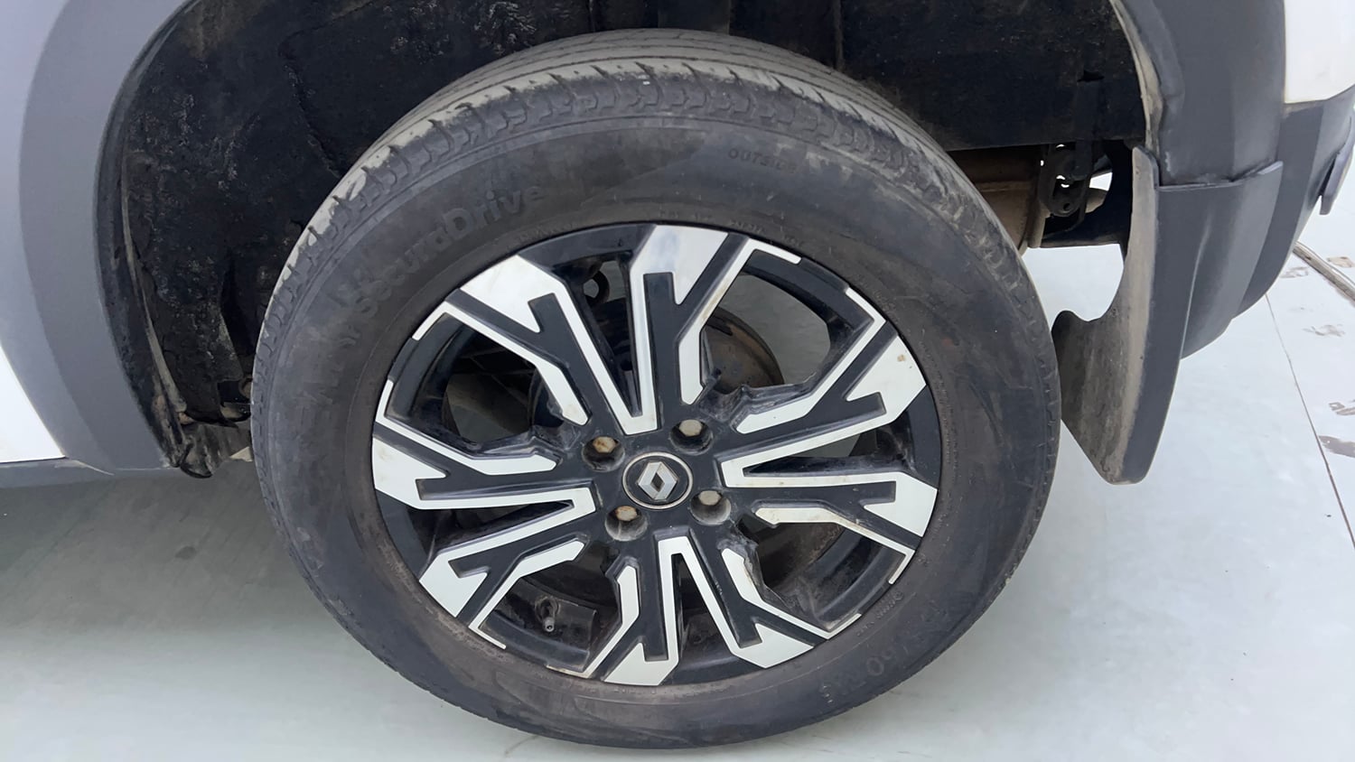 Used 2021 Renault Kiger RXZ AMT Dual Tone Petrol Automatic tyres LEFT REAR TYRE RIM VIEW