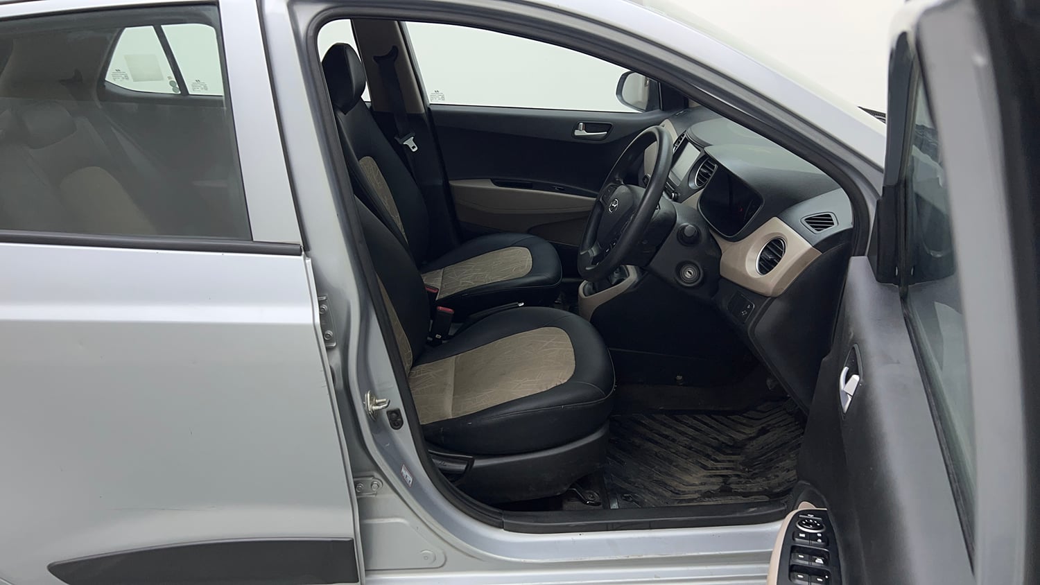 Used 2019 Hyundai Grand i10 Sportz 1.2 Kappa VTVT Petrol Manual interior RIGHT SIDE FRONT DOOR CABIN VIEW