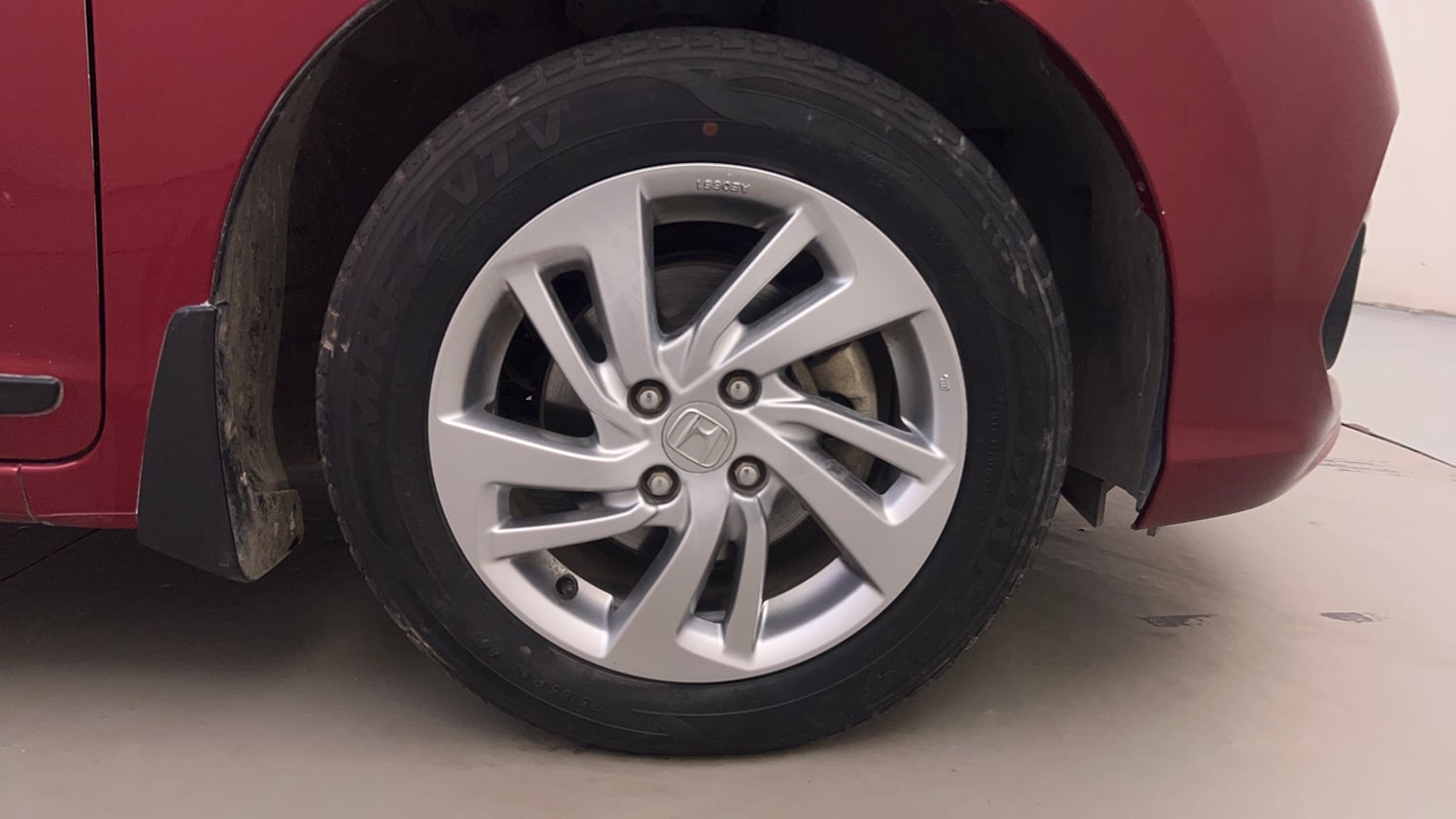 Used 2020 Honda Jazz ZX CVT Petrol Automatic tyres RIGHT FRONT TYRE RIM VIEW