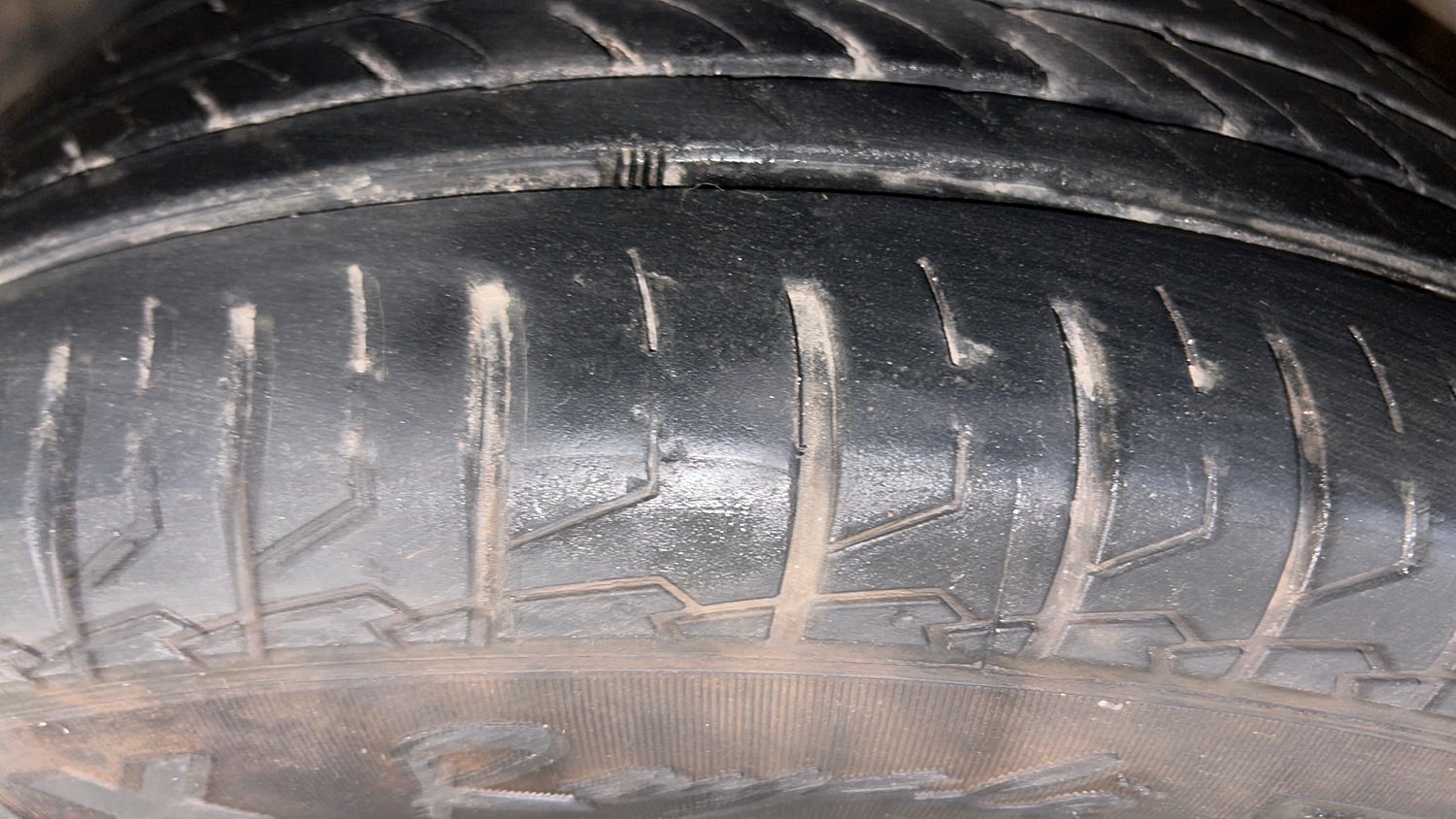 Used 2019 Hyundai Venue SX Plus 1.0 Turbo DCT Petrol Automatic tyres LEFT FRONT TYRE TREAD VIEW