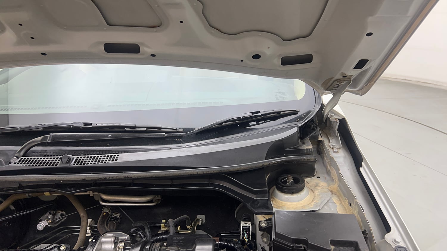 Used 2019 Honda Amaze 1.2 V MT Petrol Petrol Manual engine ENGINE LEFT SIDE HINGE & APRON VIEW