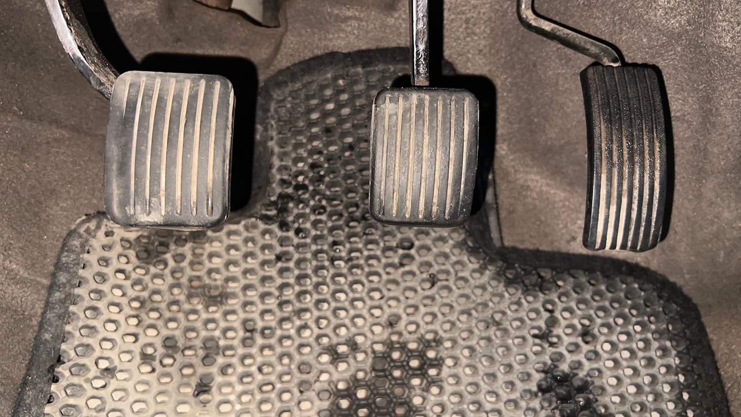 Used 2013 Hyundai i10 Magna 1.2 Kappa2 Petrol Manual interior PEDALS VIEW