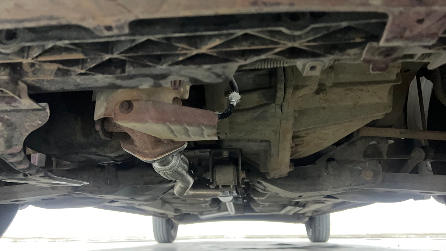 Used 2014 Hyundai i10 Era 1.1 iRDE2 Petrol Manual extra FRONT LEFT UNDERBODY VIEW