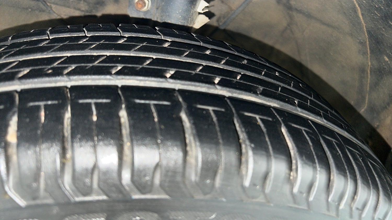 Used 2025 Maruti Suzuki Swift ZXi Plus Petrol Manual tyres LEFT FRONT TYRE TREAD VIEW