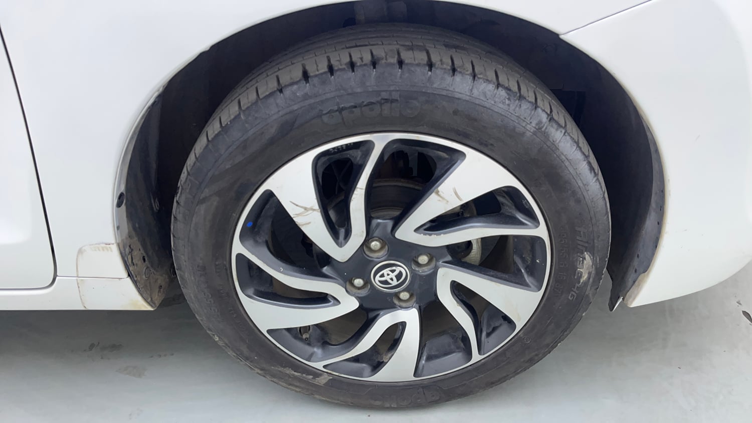 Used 2020 Toyota Glanza V CVT Petrol Automatic tyres RIGHT FRONT TYRE RIM VIEW