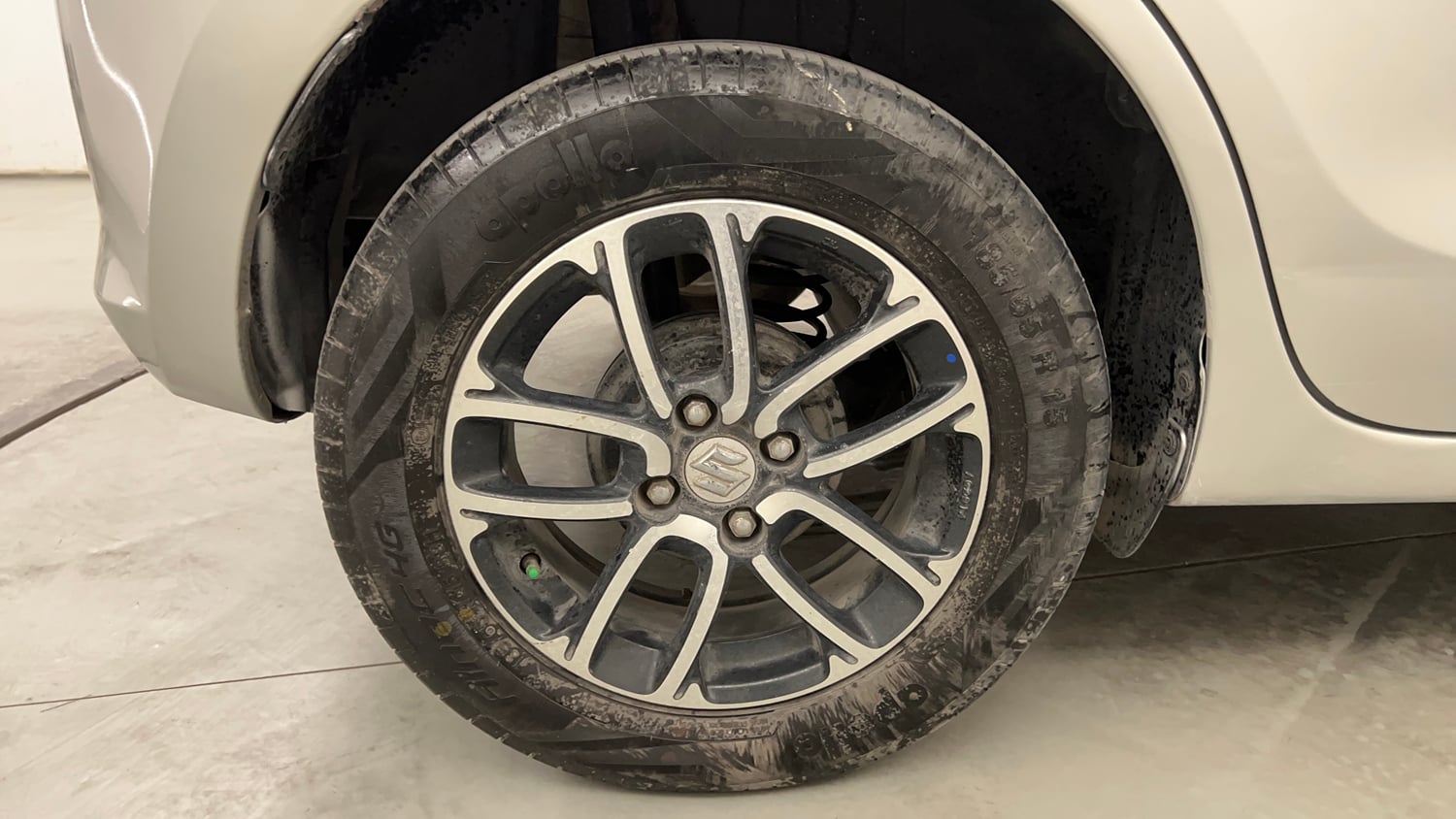 Used 2019 Maruti Suzuki Swift ZXi Plus Petrol Manual tyres RIGHT REAR TYRE RIM VIEW