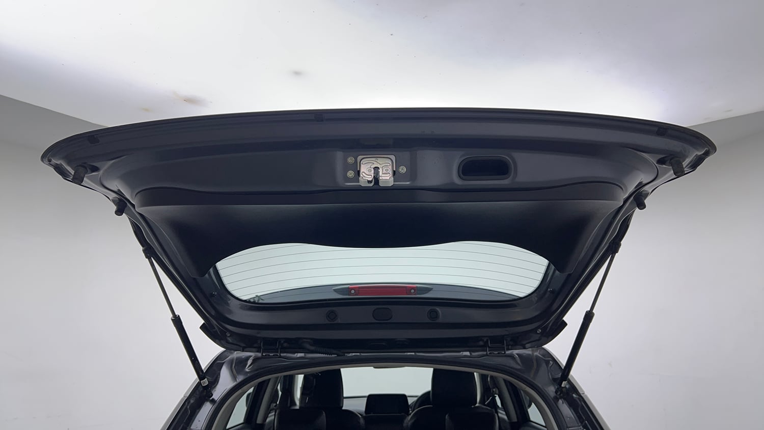 Used 2023 Maruti Suzuki Grand Vitara Delta Smart Hybrid Petrol Manual interior DICKY DOOR OPEN VIEW