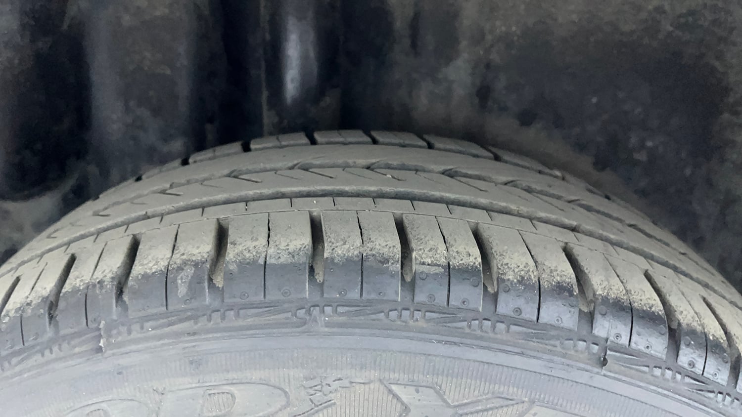 Used 2016 Volkswagen Ameo Highline1.2L (P) Petrol Manual tyres RIGHT REAR TYRE TREAD VIEW