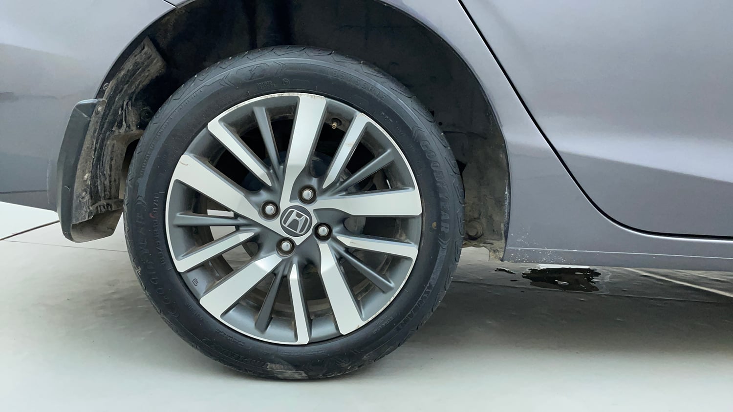 Used 2020 Honda City ZX CVT Petrol Petrol Automatic tyres RIGHT REAR TYRE RIM VIEW