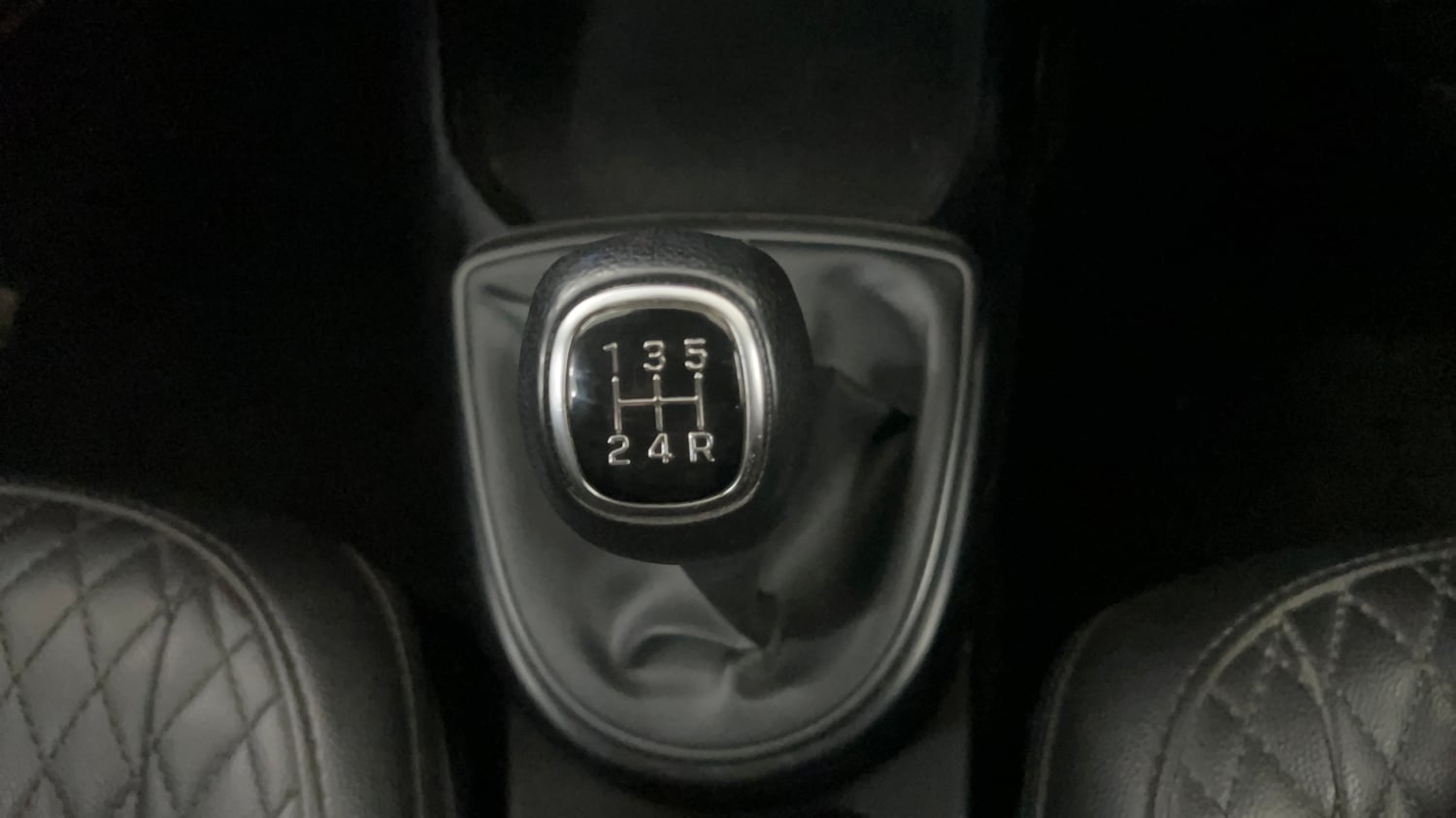 Used 2024 Hyundai Exter SX 1.2 CNG MT Cng Manual interior GEAR  KNOB VIEW