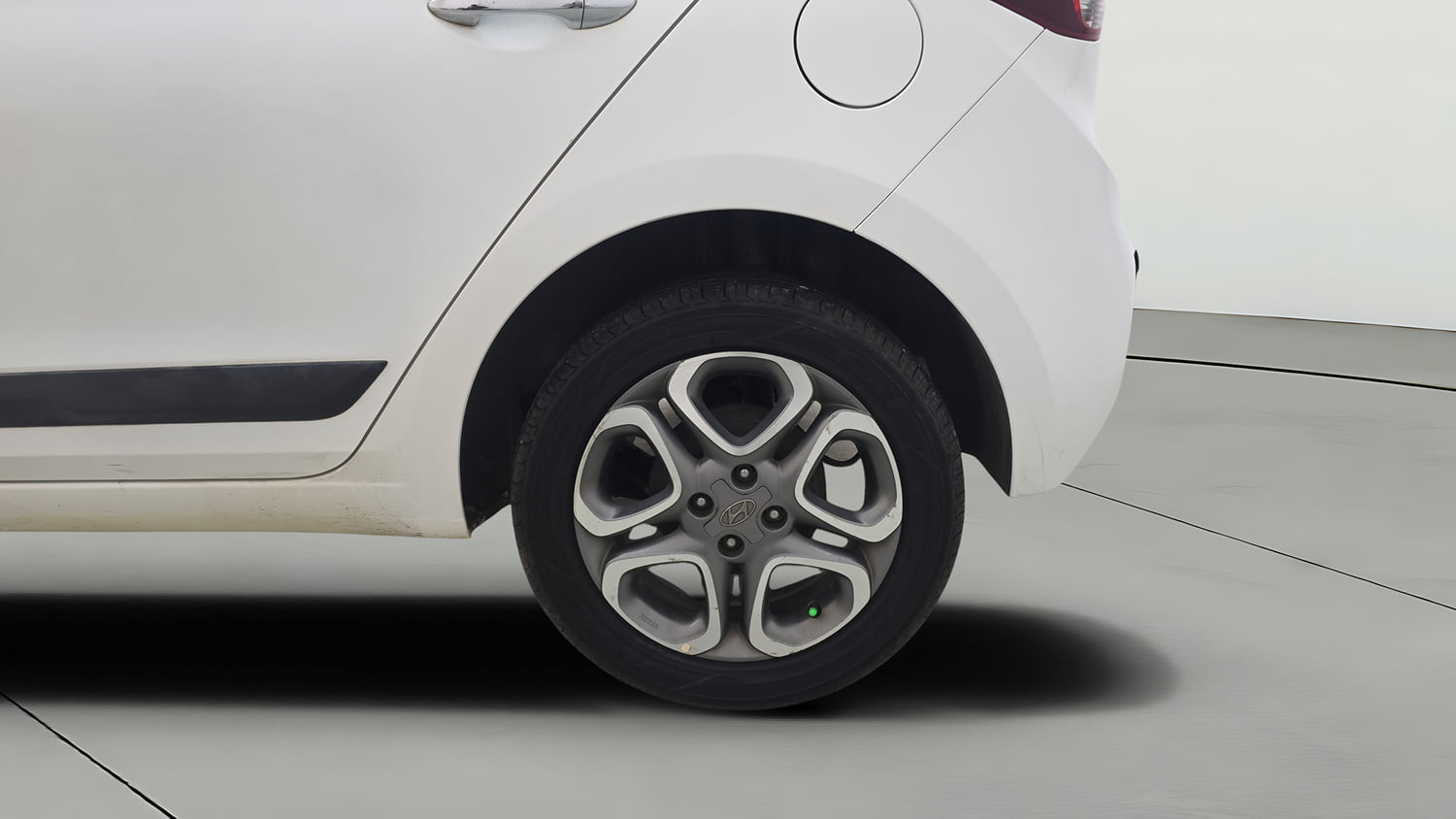 Used 2019 Hyundai Elite i20 Asta 1.2 (O) Petrol Manual tyres LEFT REAR TYRE RIM VIEW