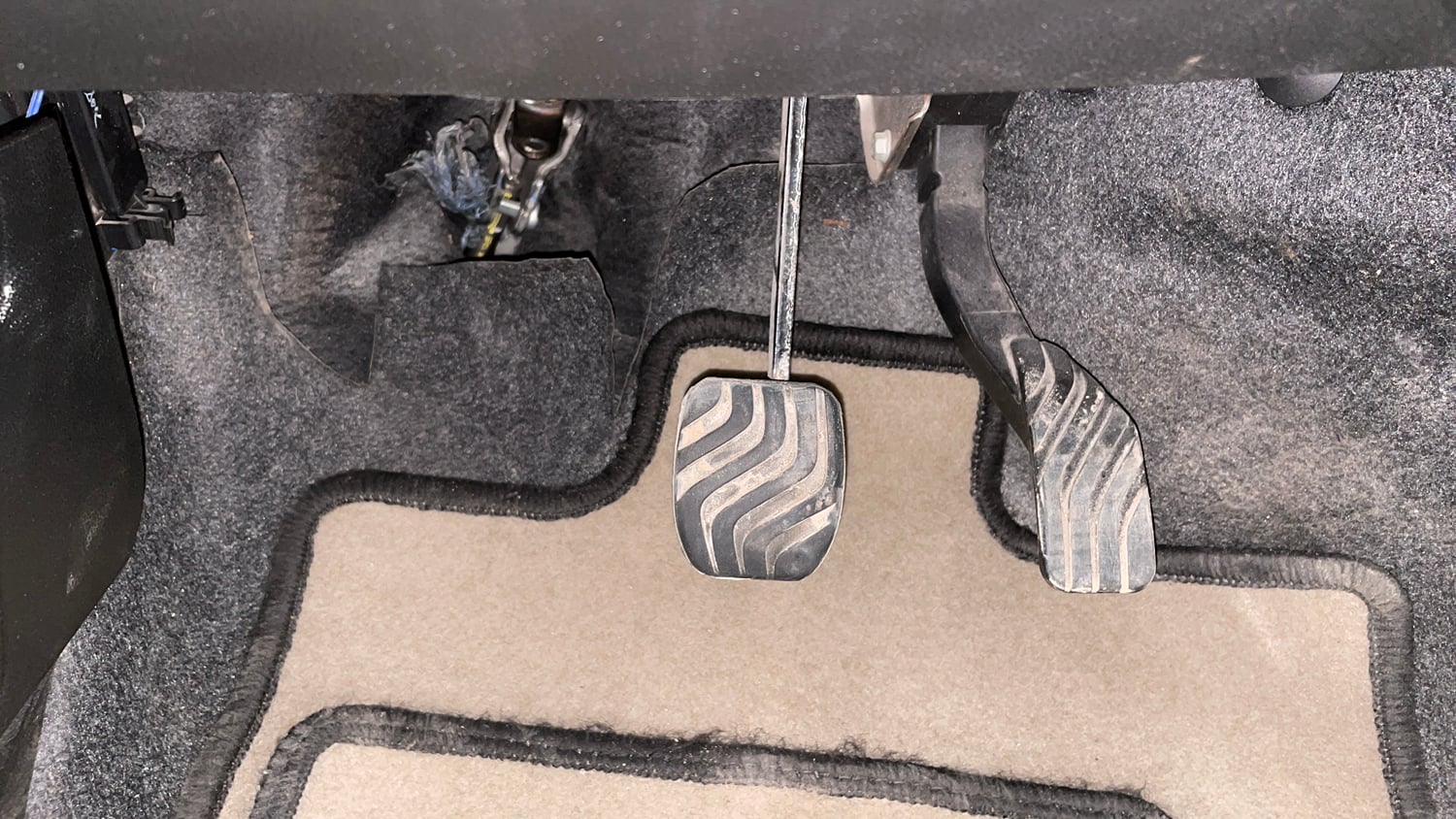 Used 2019 Renault Kwid 1.0 RXT AMT Opt Petrol Automatic interior PEDALS VIEW
