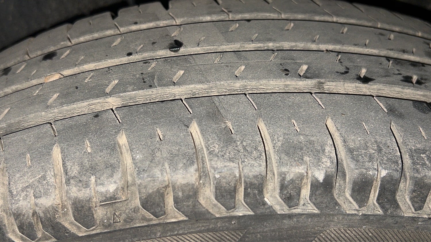 Used 2020 Maruti Suzuki Swift VXi Petrol Manual tyres LEFT REAR TYRE TREAD VIEW