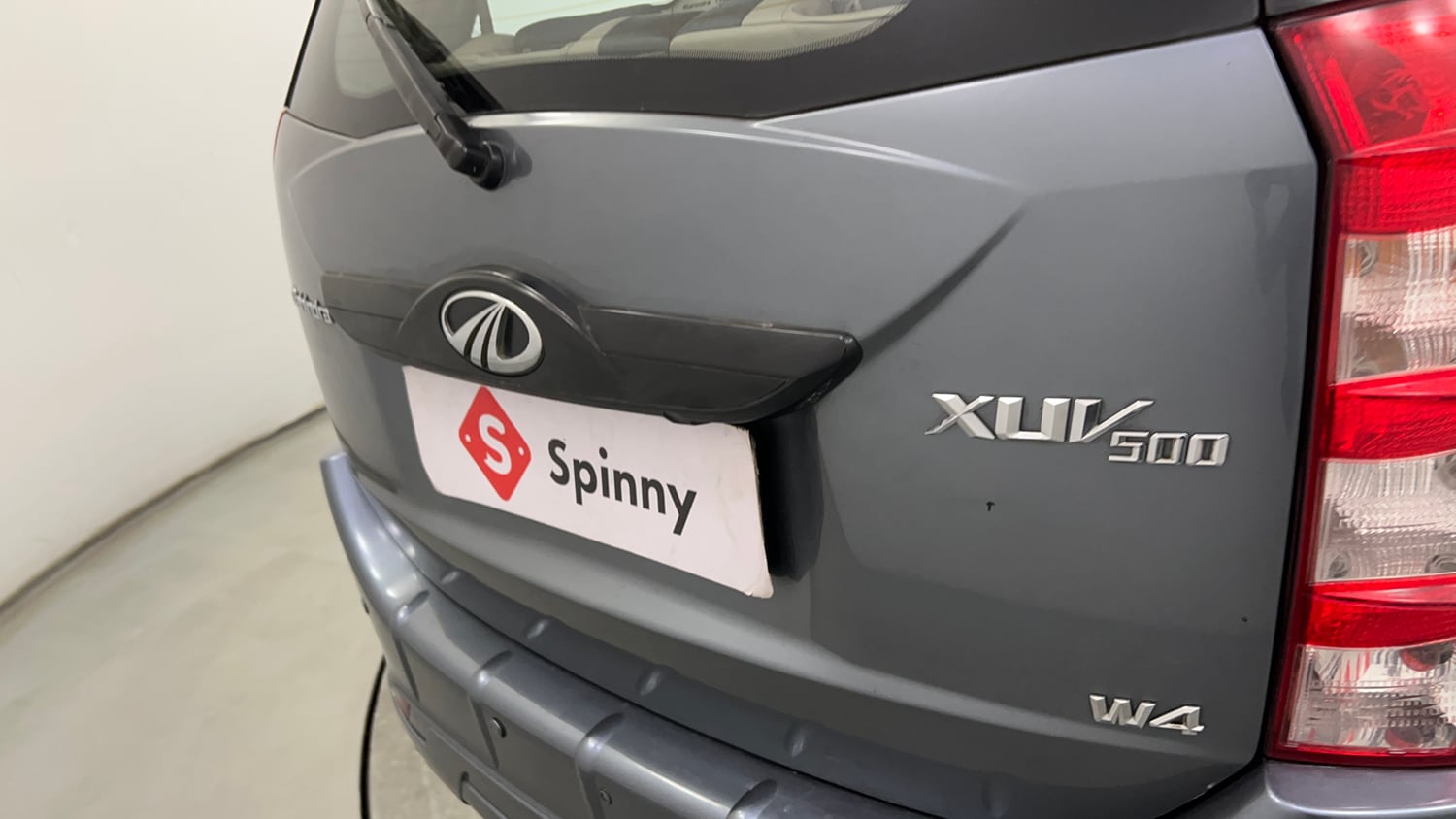 Used 2016 Mahindra XUV500 W4 Diesel Manual dents MINOR SCRATCH