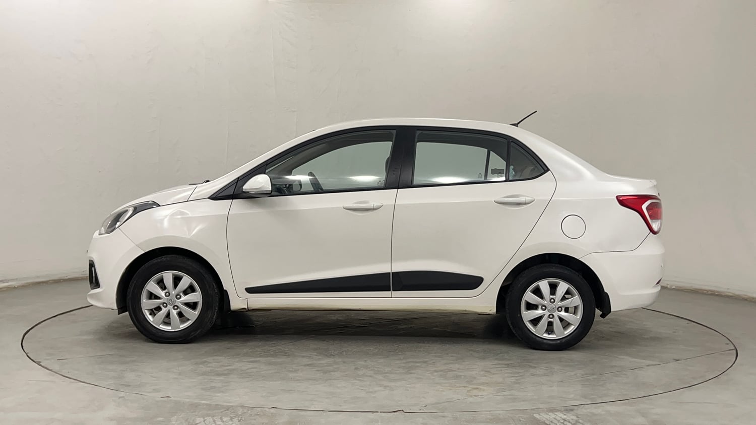 Used 2015 Hyundai Xcent S 1.2 (O) Petrol Manual exterior LEFT SIDE VIEW