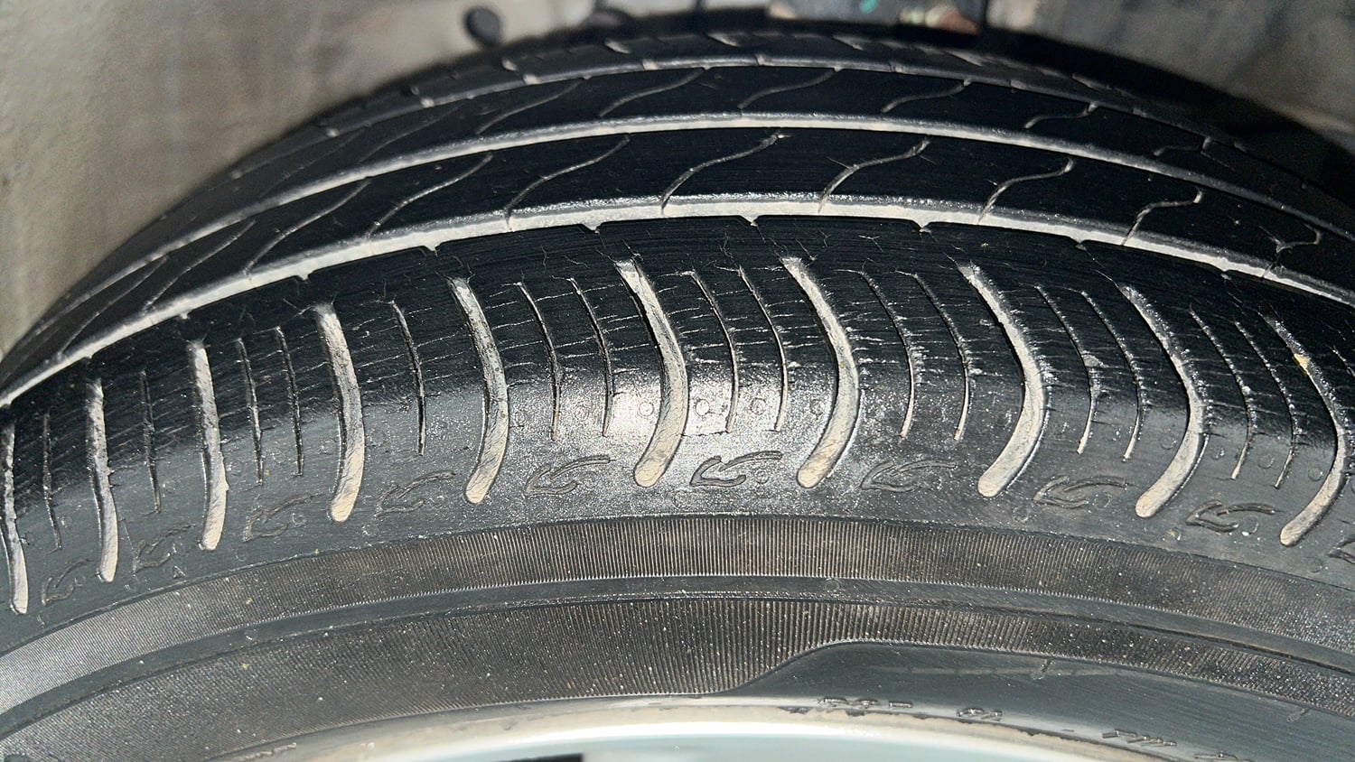 Used 2021 Honda Amaze 1.2 V MT Petrol Petrol Manual tyres RIGHT FRONT TYRE TREAD VIEW