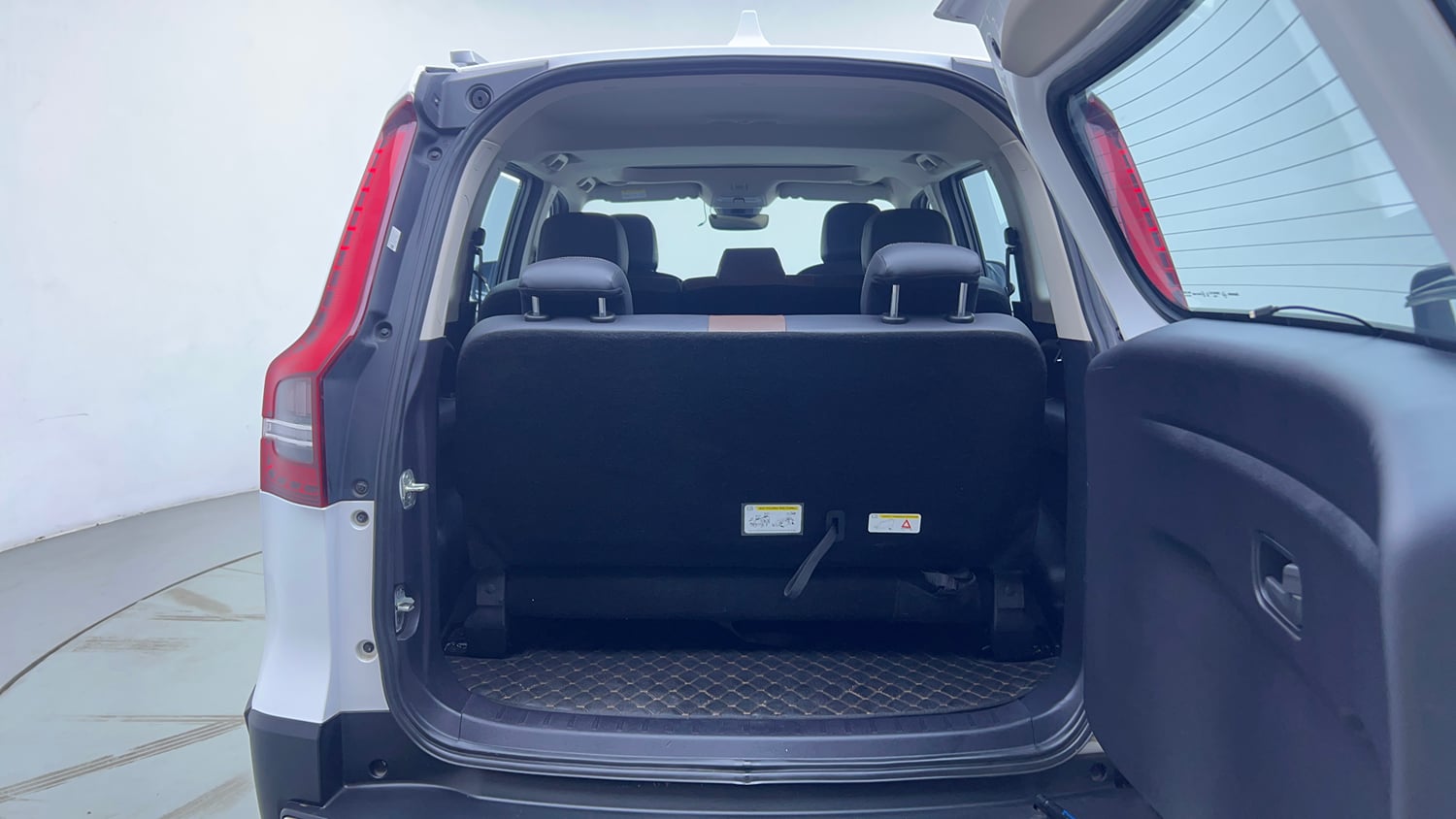 Used 2024 Mahindra Scorpio N Z8 L Diesel AT 2WD 7 STR Diesel Automatic interior DICKY INSIDE VIEW