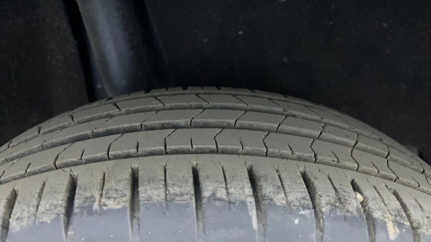 Used 2017 Maruti Suzuki Baleno Zeta 1.2 Petrol Manual tyres RIGHT REAR TYRE TREAD VIEW