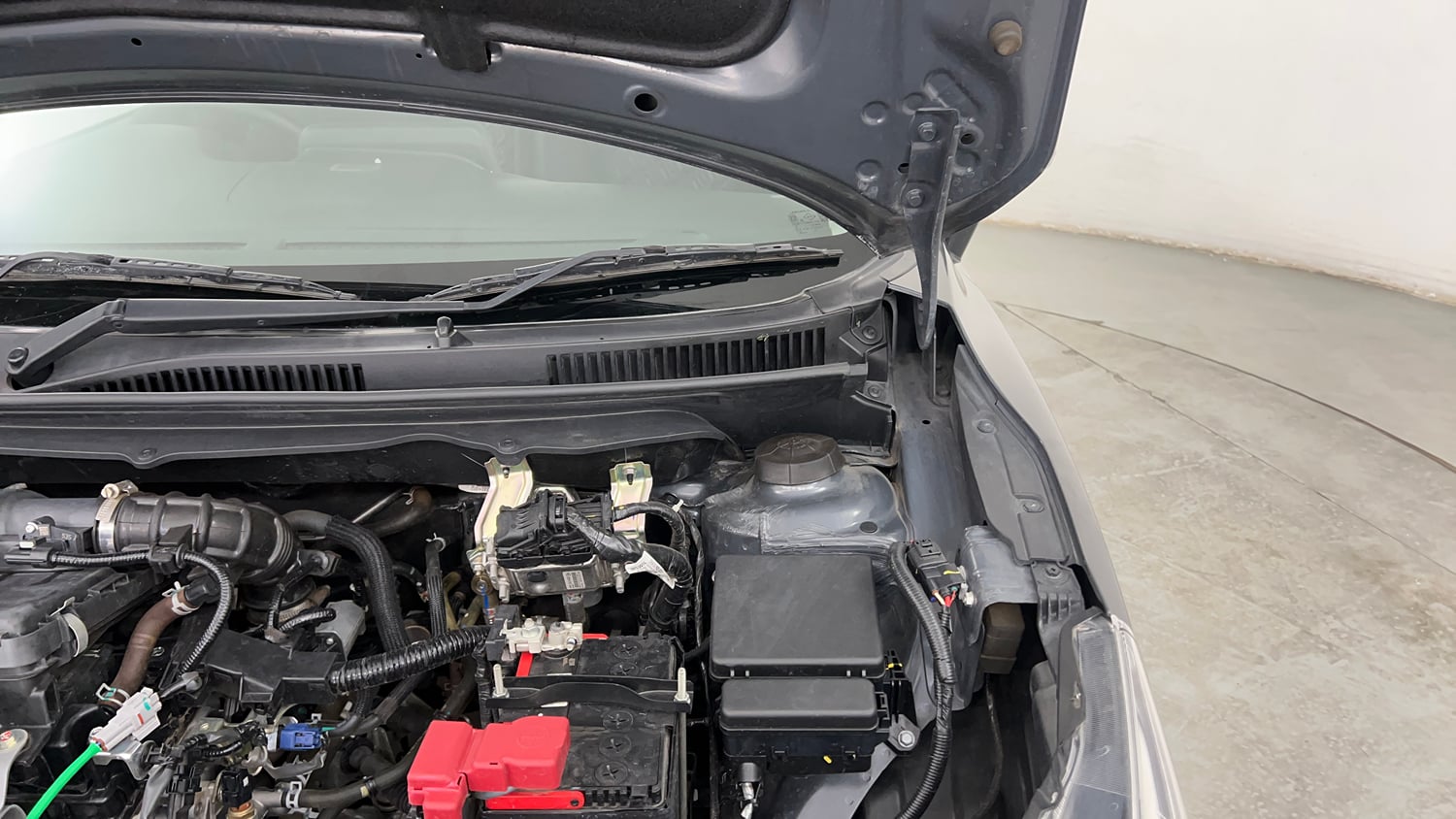 Used 2024 Maruti Suzuki Baleno Zeta MT CNG Cng Manual engine ENGINE LEFT SIDE HINGE & APRON VIEW