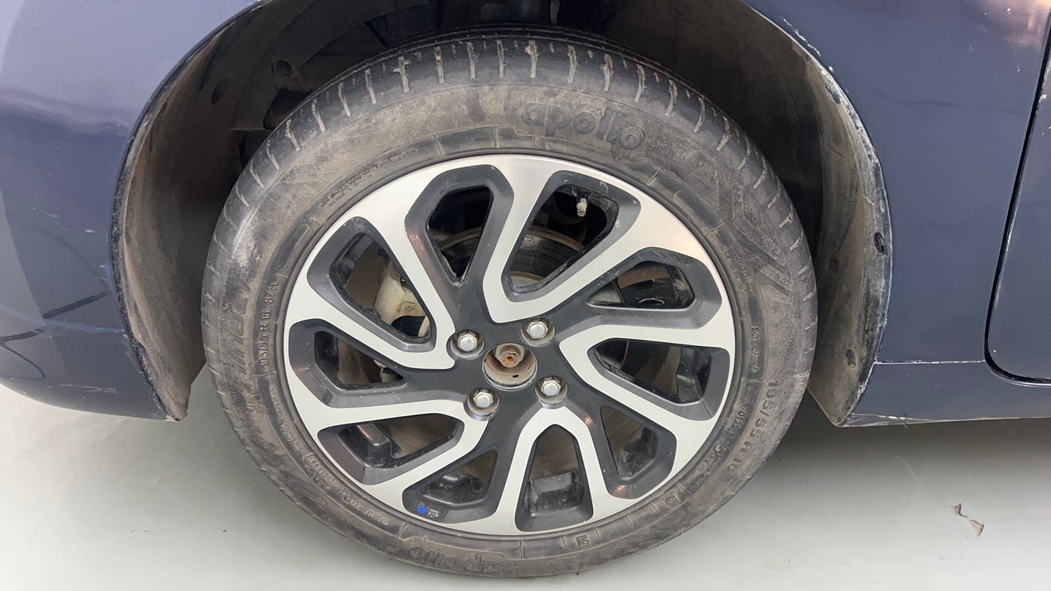 Used 2022 Maruti Suzuki Baleno Alpha AGS Petrol Automatic tyres LEFT FRONT TYRE RIM VIEW