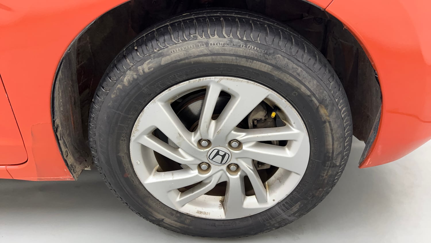 Used 2015 Honda Jazz V Petrol Petrol Manual tyres RIGHT FRONT TYRE RIM VIEW