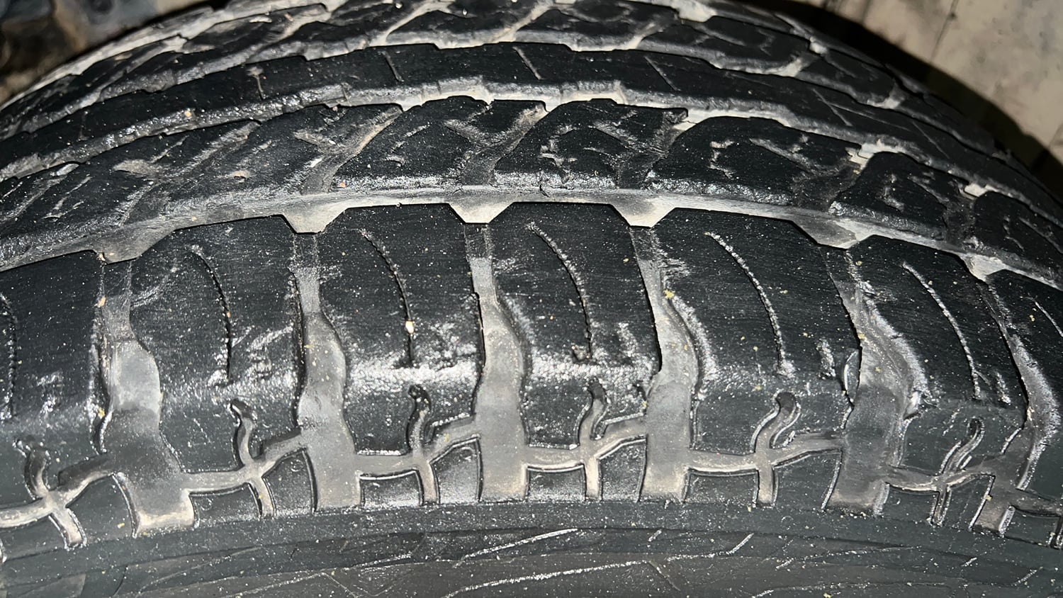Used 2021 mahindra Thar LX Hard Top Petrol MT 4WD Petrol Manual tyres LEFT FRONT TYRE TREAD VIEW