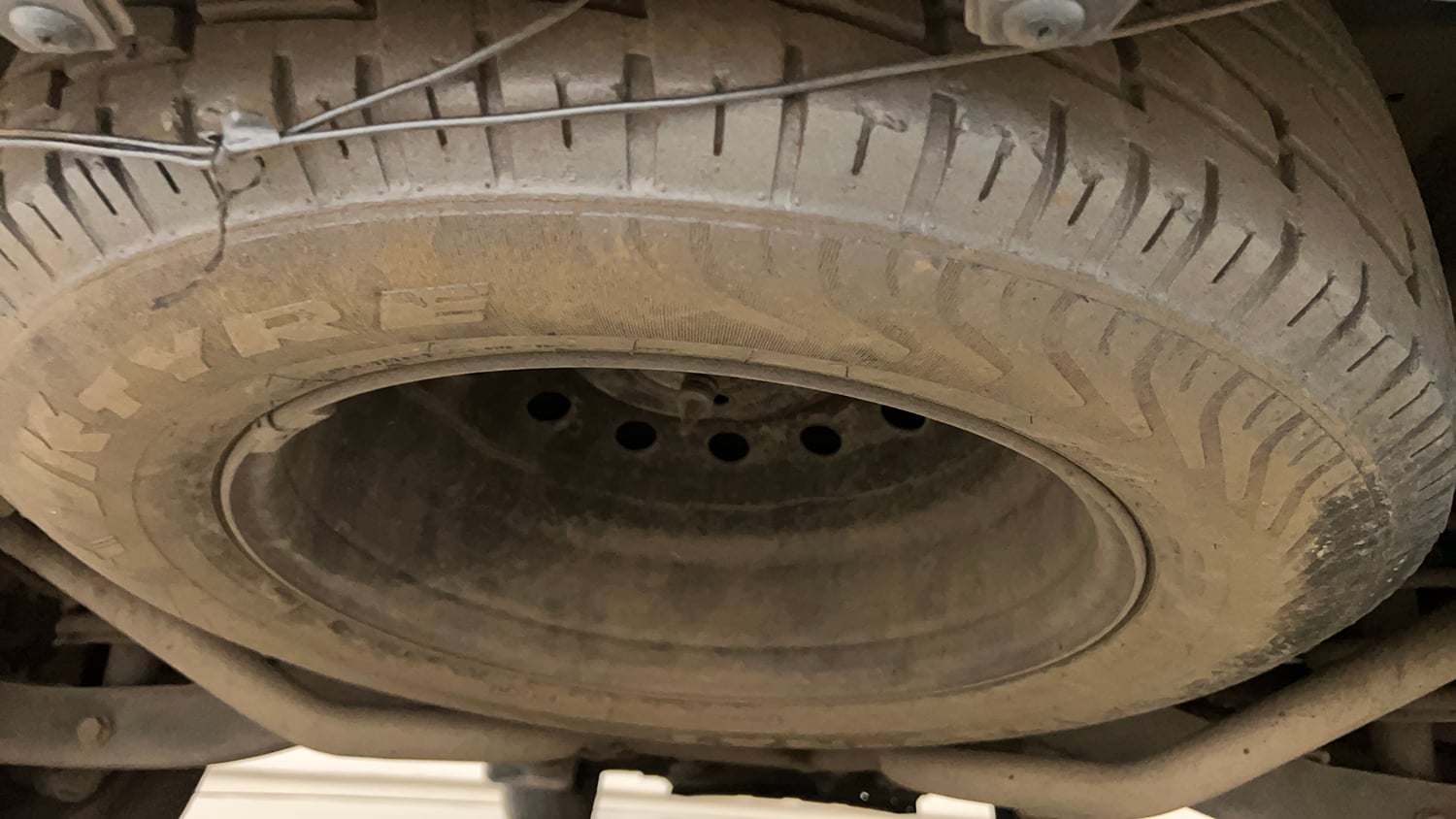 Used 2016 Mahindra XUV500 W4 Diesel Manual tyres SPARE TYRE VIEW