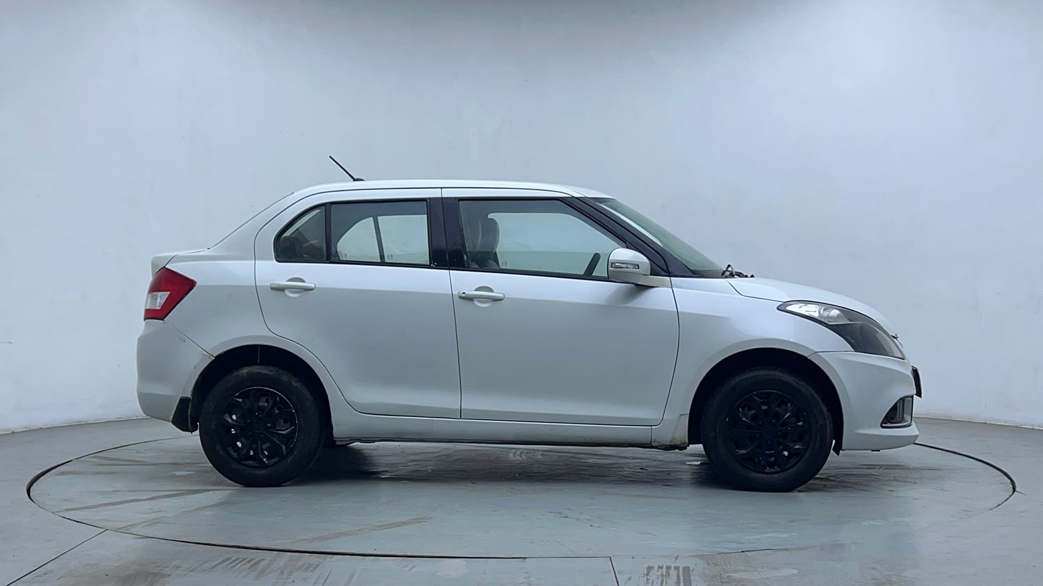 Used 2016 Maruti Suzuki Swift Dzire VXI AT Petrol Automatic exterior RIGHT SIDE VIEW